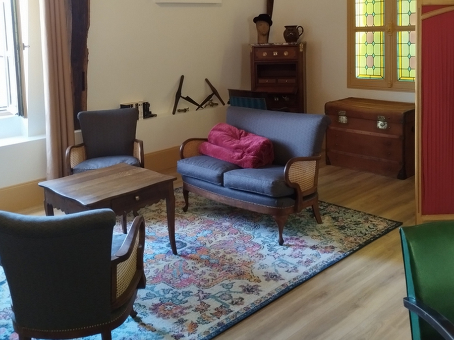 ch1920salon.jpg